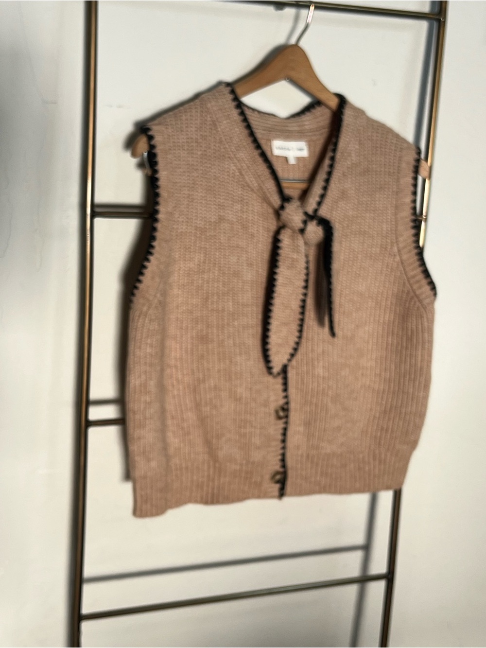 Entro Sleeveless Tie-Neck Knit sweater Vest in Tan with Black Trim size Large